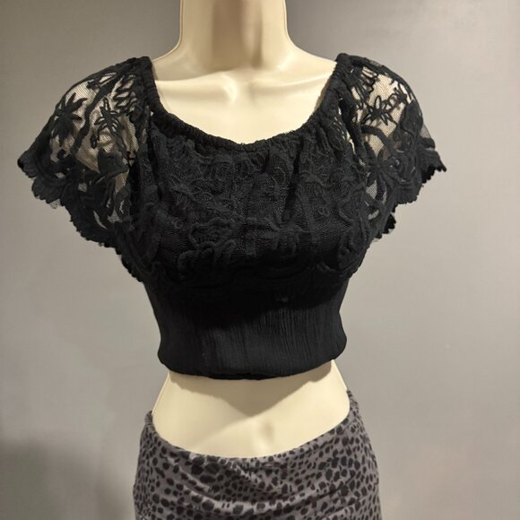 Black Lace Off-Shoulder Crop Top - Picture 2 of 5